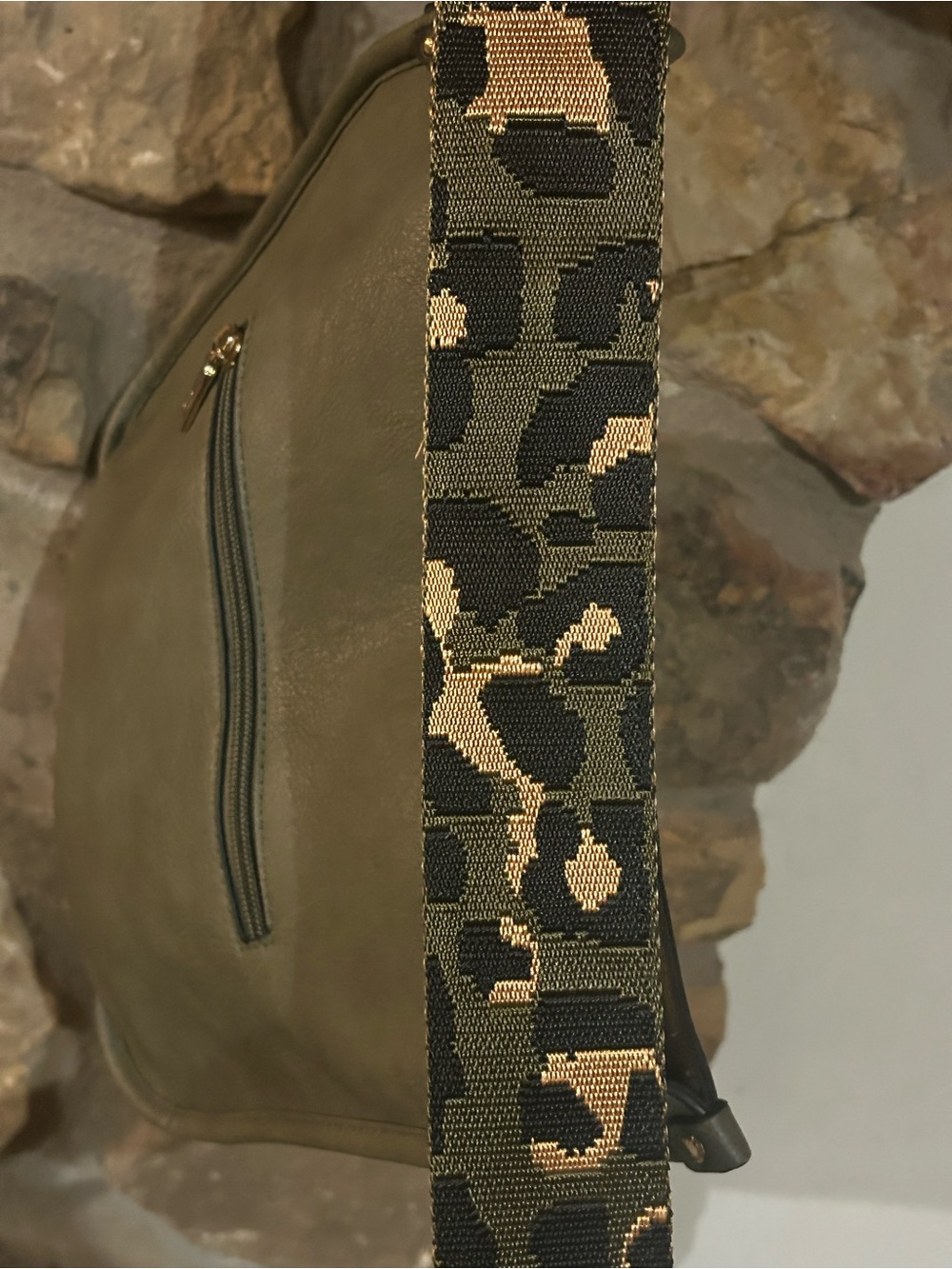 Jen & Co. Chloe Vegan Leather Crossbody Bag - Picture 10 of 16